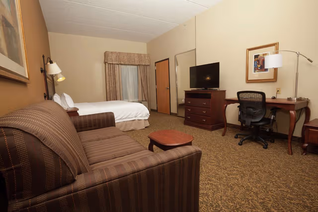 1 KING BED STUDY WITH SOFABED NONSMOKING