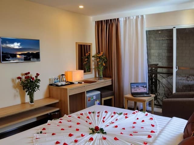 Deluxe City View Double Bed