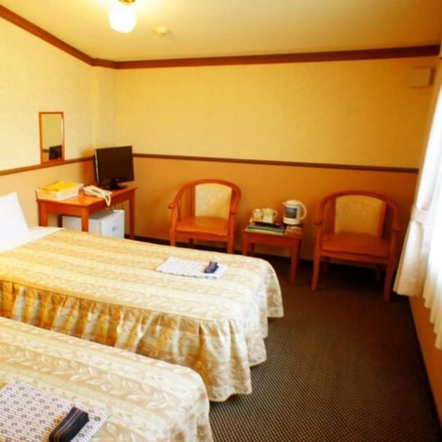 Twin Room, Smoking