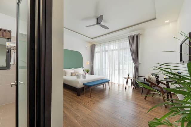Suite, Balcony, Pool View