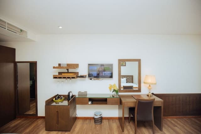 Deluxe Quadruple Room, Partial Ocean View