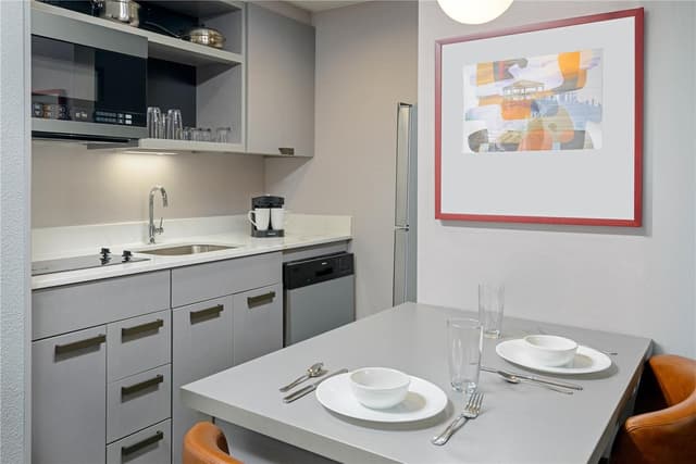 2 QUEEN BEDS 1 BEDROOM SUITE NONSMOKING