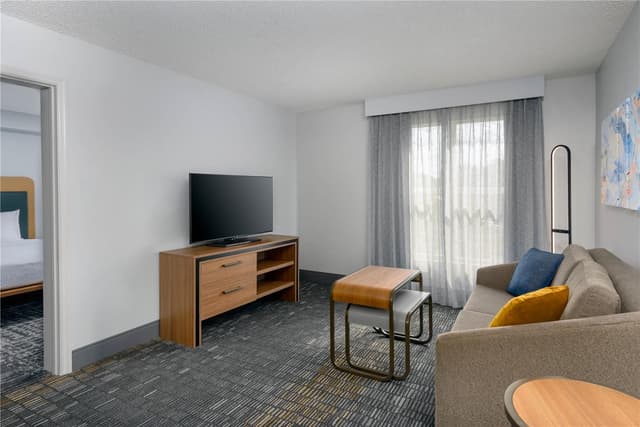 2 QUEEN BEDS 1 BEDROOM SUITE NONSMOKING