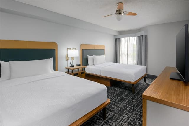 2 QUEEN BEDS 1 BEDROOM SUITE NONSMOKING