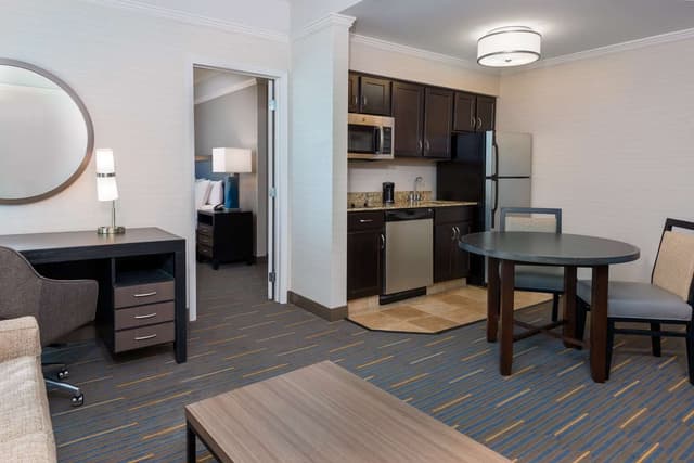 1 KING BED 1 BEDROOM SUITE NONSMOKING