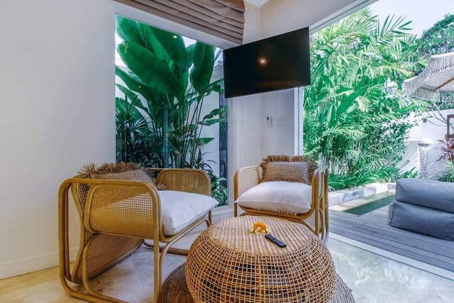 Basic Villa, 1 King Bed