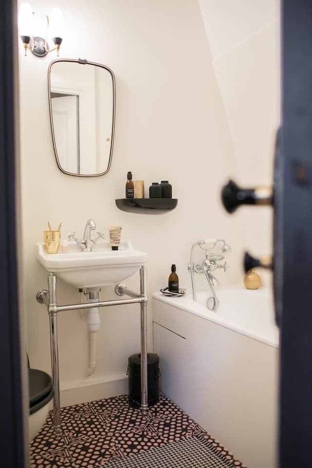 Basic Double Room (Alice)