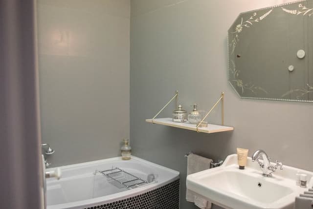 Deluxe Room, 1 King Bed (Marnie)