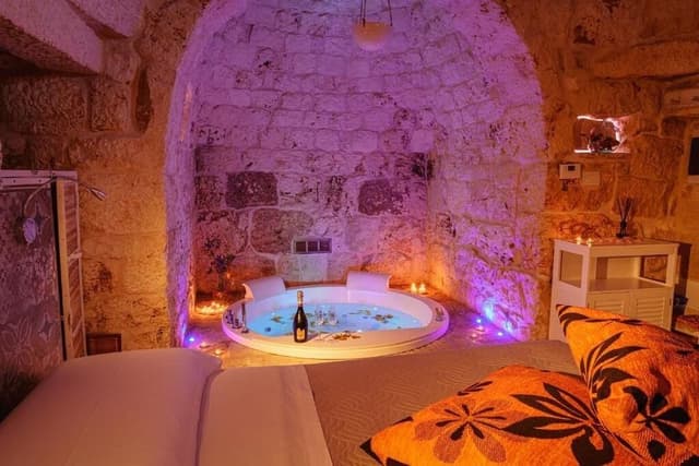 Romantic Suite, 1 King Bed, Hot Tub