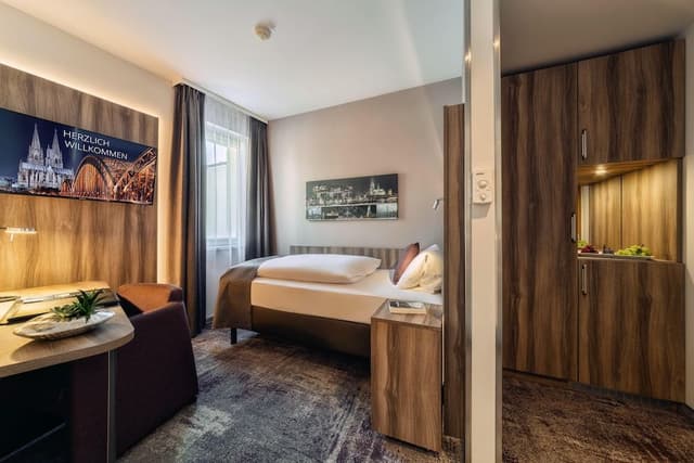 Superior Single Room (Cathedral View)