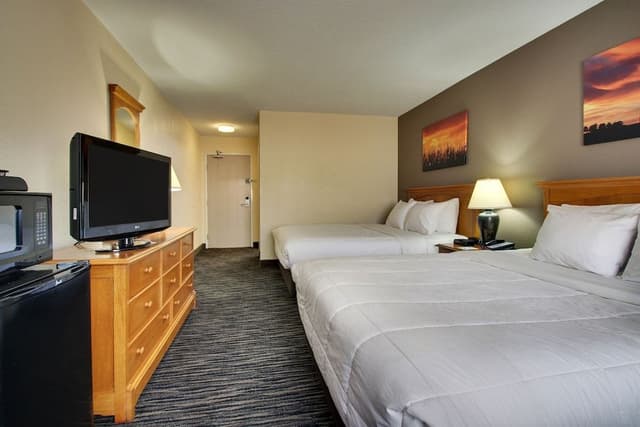 Standard Room, 2 Queen Beds (Double Queen Room)