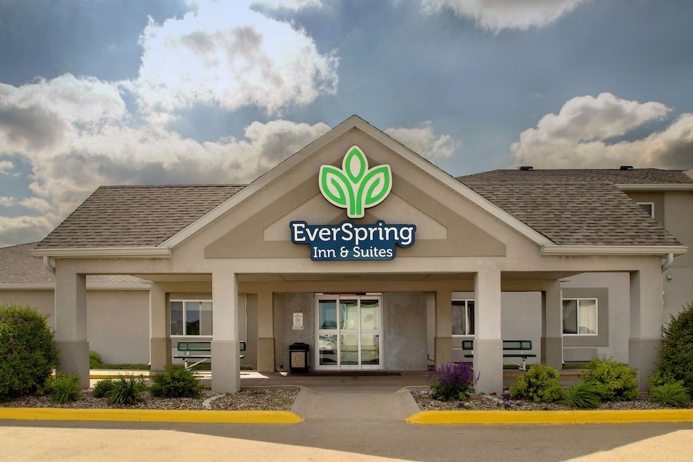 EverSpring Inn and Suites1
