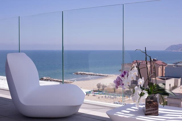 Panoramic Room, Tower