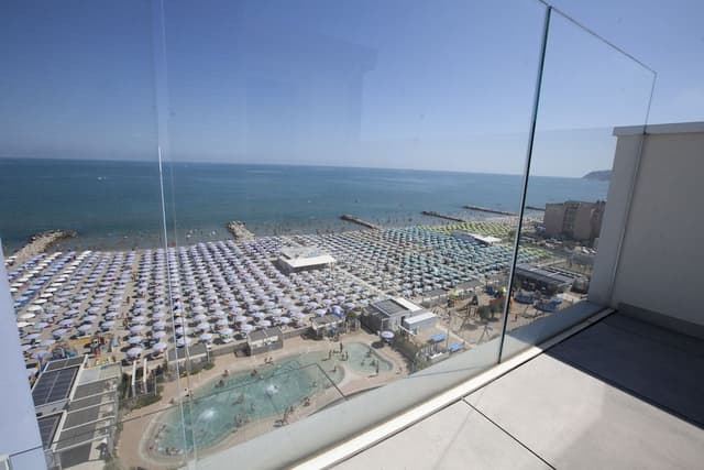 Panoramic Room, Tower