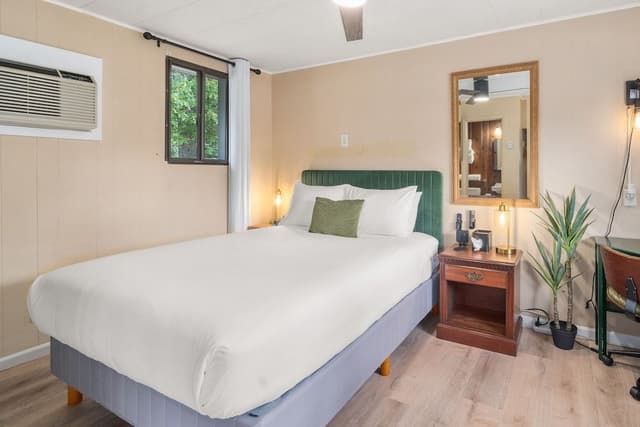 Deluxe Room, 1 Queen Bed