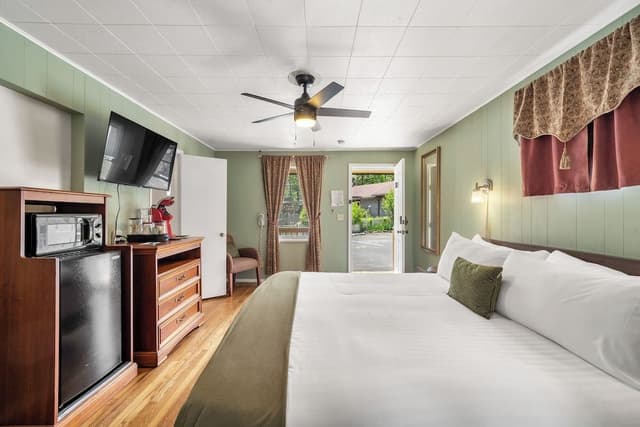 Comfort Room, 1 King Bed