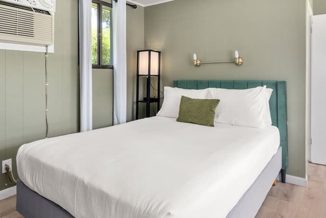 Deluxe Room, 1 Queen Bed