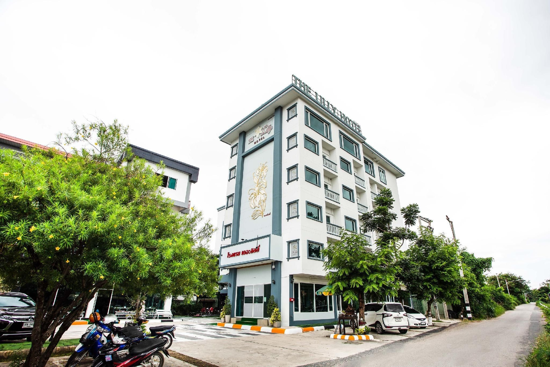 The Lilly Hotel0