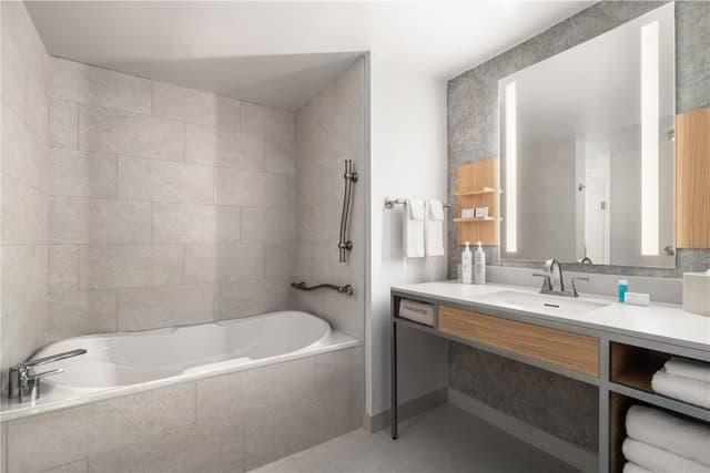 1 KING 1 BDRM STE HEARING ACCESSIBLE