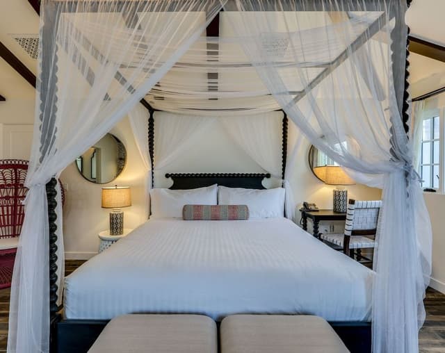 Luxury Studio, 1 King Bed, Patio