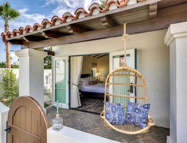 Courtyard King Studio