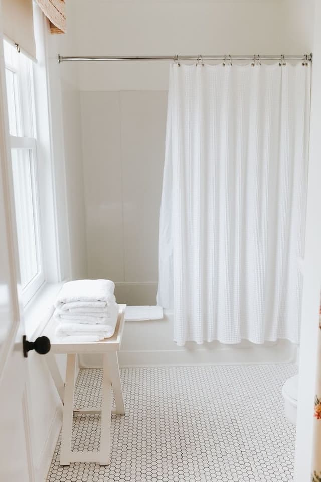 Room, 1 Queen Bed, Shared Bathroom, Garden View