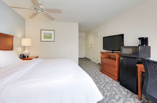 1 KING BED NONSUITE NONSMOKING