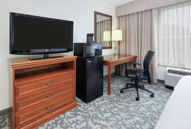 1 KING BED NONSUITE NONSMOKING
