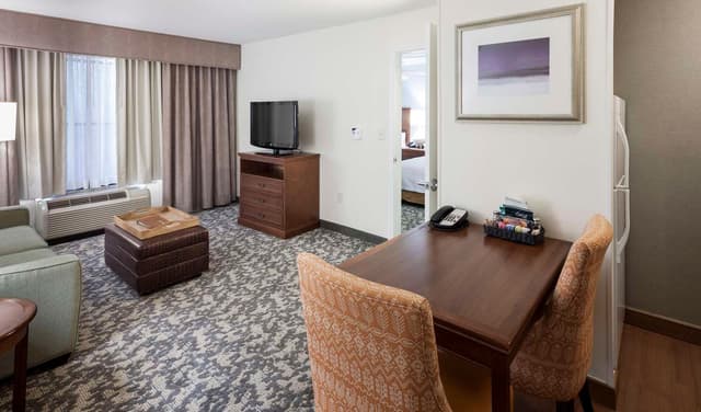 2 QUEEN BEDS 1 BEDROOM SUITE NONSMOKING