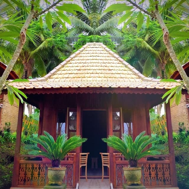 Wooden One-Bedroom Cottage with Rice Field View