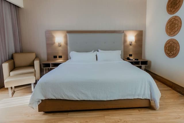 1 KING BED