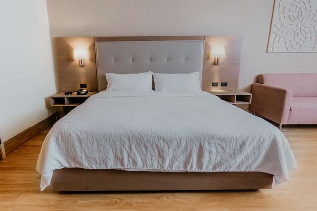 1 KING BED OVERSIZED
