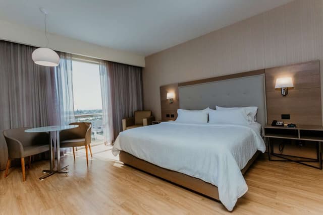 1 KING BED