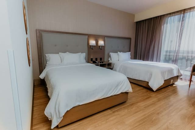 2 DOUBLE BEDS