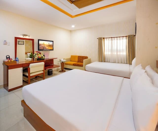 Deluxe Triple Room, City View