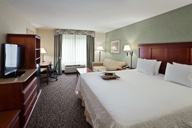 1 KING BED NONSMOKING