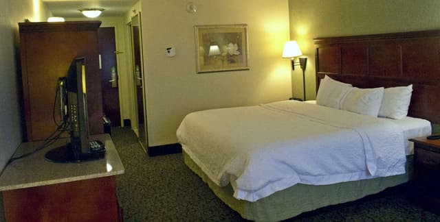 1 KING BED NONSMOKING