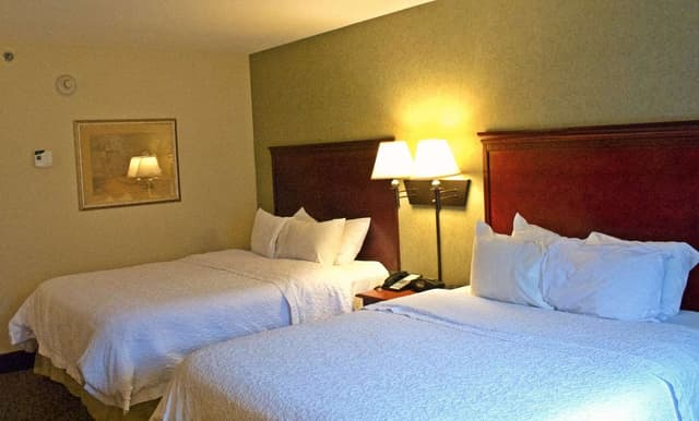 2 QUEEN BEDS NONSMOKING