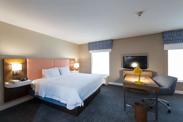 1 KING BED STUDIO SUITE W/ SOFABED NONSMOKING