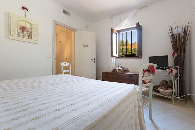 Traditional House, 2 Bedrooms