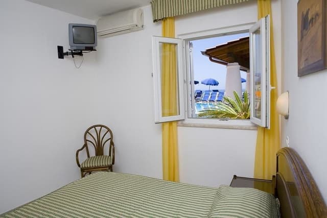 Economy Quadruple Room