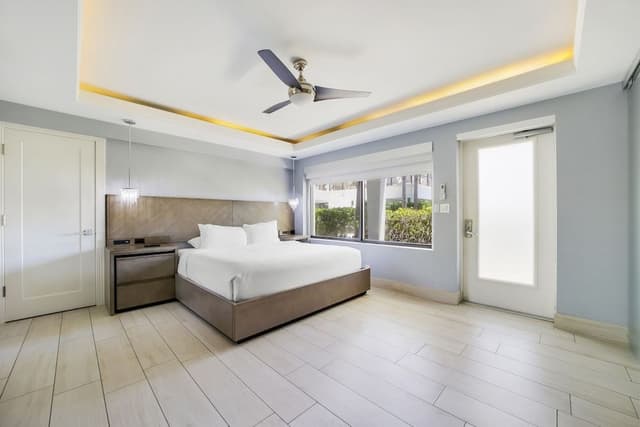 Deluxe Room, 1 King Bed, Kitchenette (Self check-in)