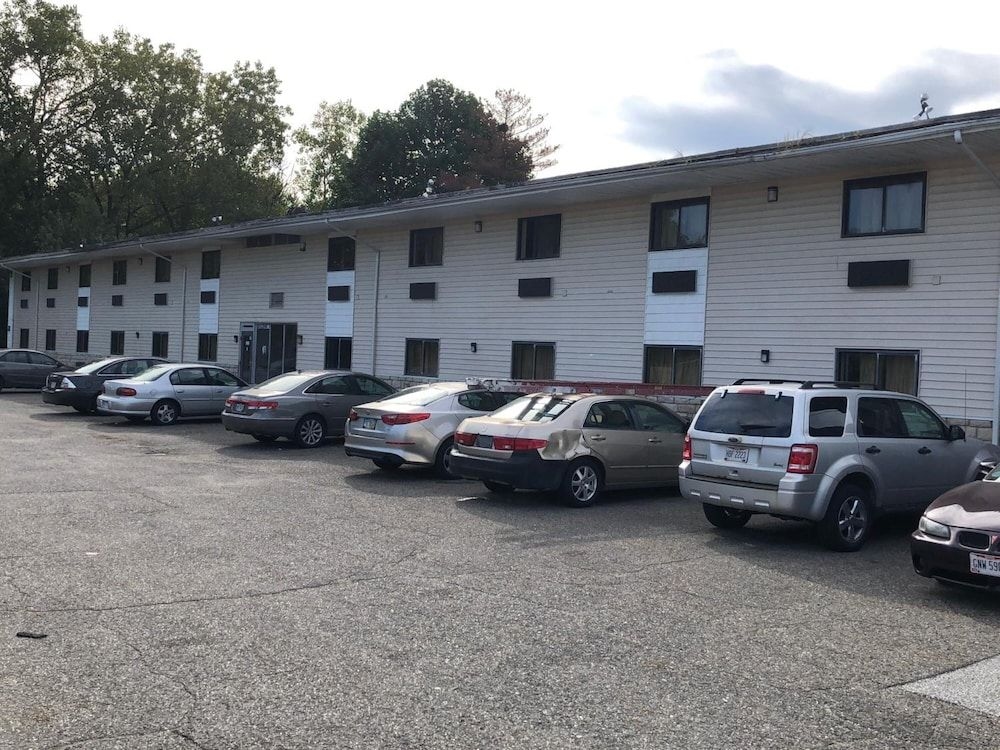 Knights Inn Cleveland/North Randall1