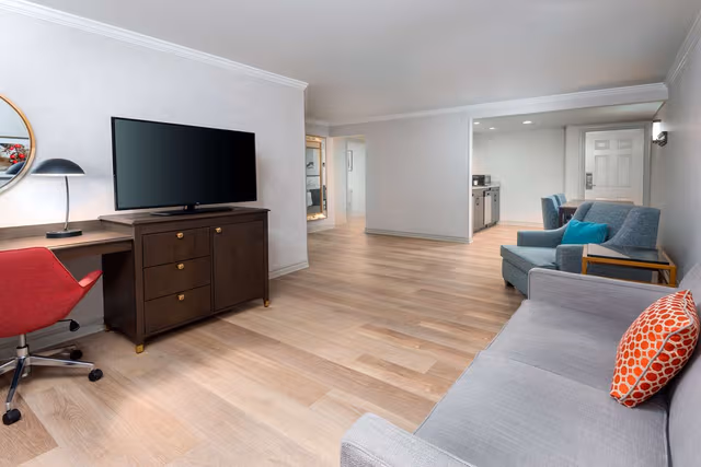 2 QN BEDS 1BDRM SUITE NONSMOKING