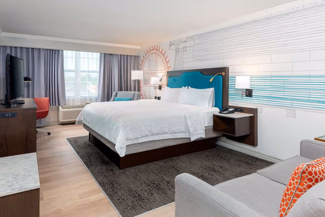 1 KING BED LARGER 360 SQ FT ROOM NONSMOKING