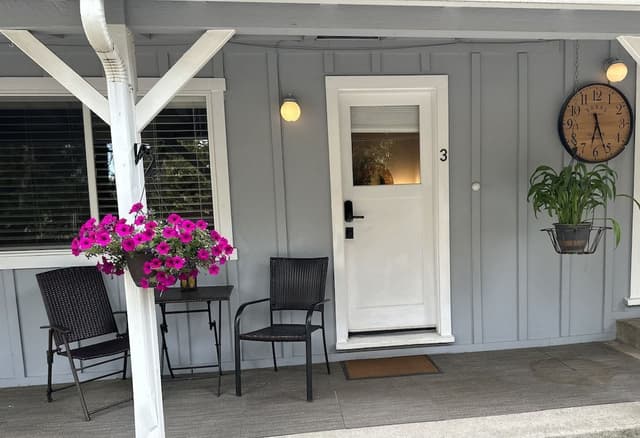 Deluxe Studio Suite, 1 King Bed, Kitchen, Ground Floor