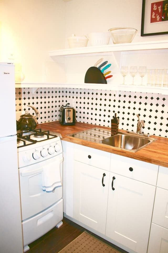 Deluxe Studio Suite, 1 King Bed, Kitchen, Ground Floor