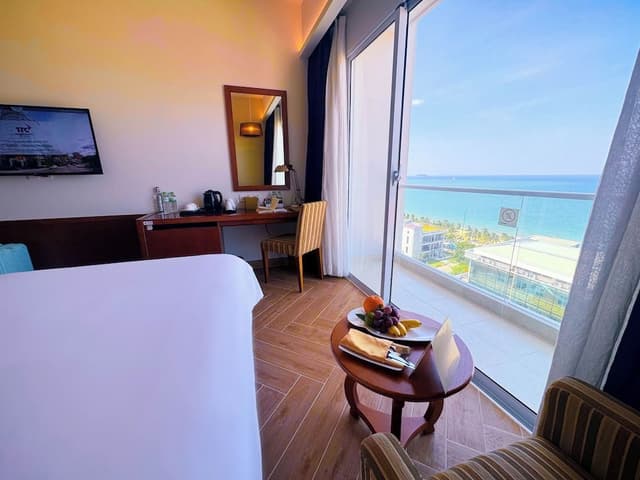 Junior Deluxe Ocean View King