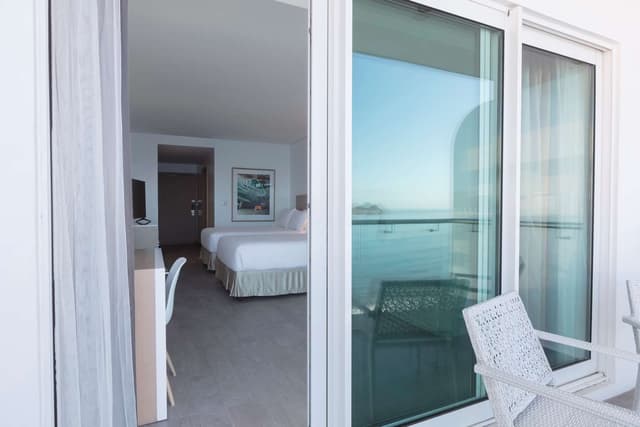 OCEAN VIEW JUNIOR SUITE-BALCONY-2 DOUBLE BED