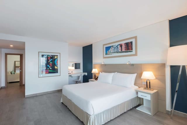 1 BEDROOM SUITE-QN BED-LIVING RM W/ SOFA BED